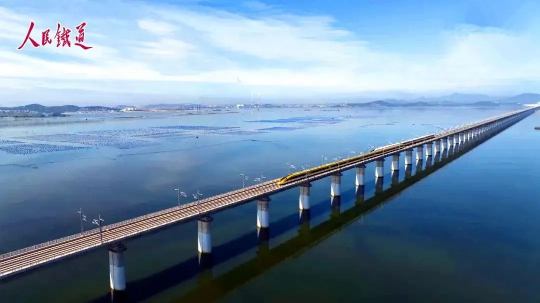 CR450 动车组亮相,新一代高速列车加速驶来