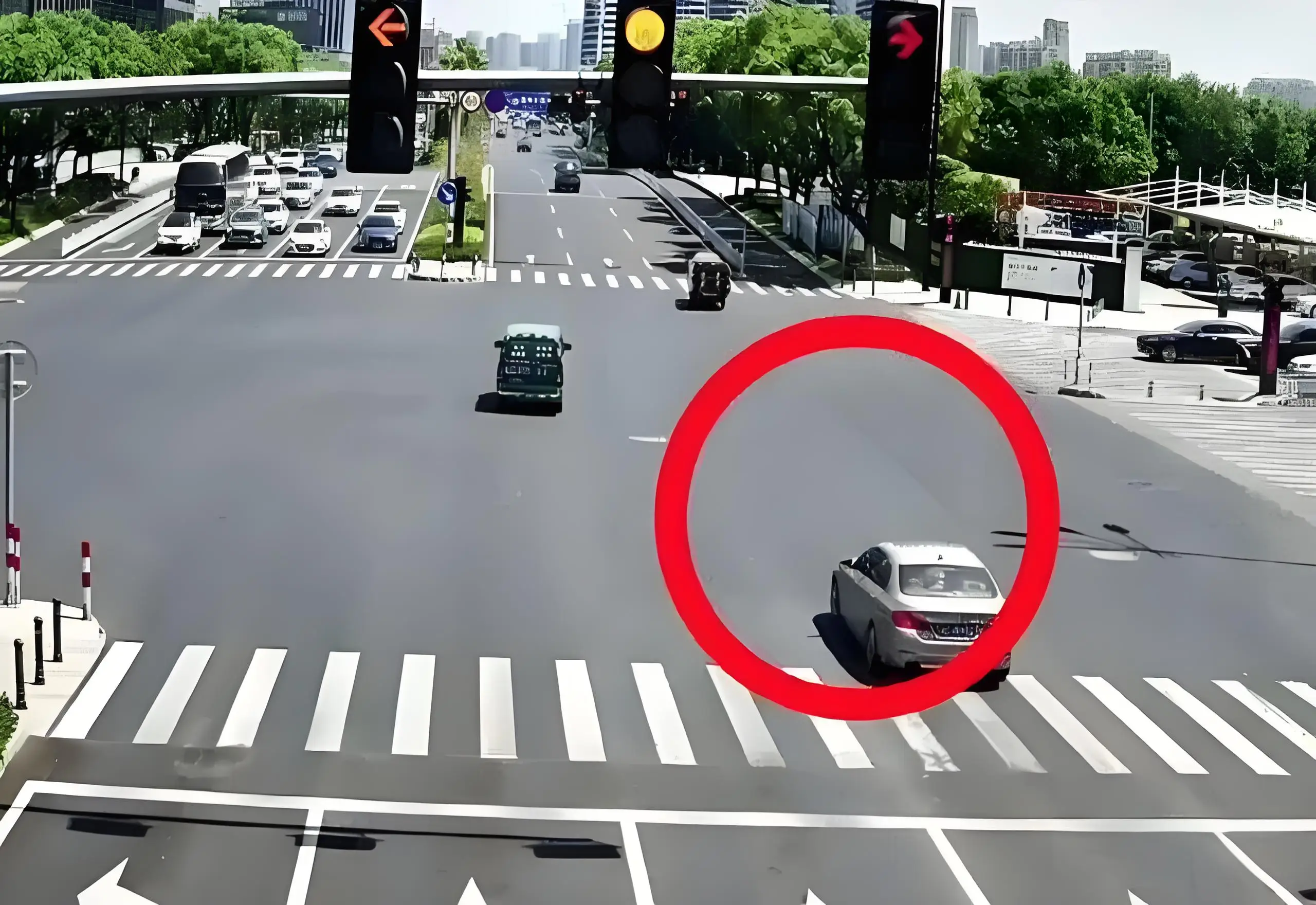 黄灯亮了冲过去？当心罚200扣6分！违章警示必看