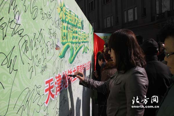 地铁宣传日推优惠应对限号,倡导绿色出行受市民欢迎