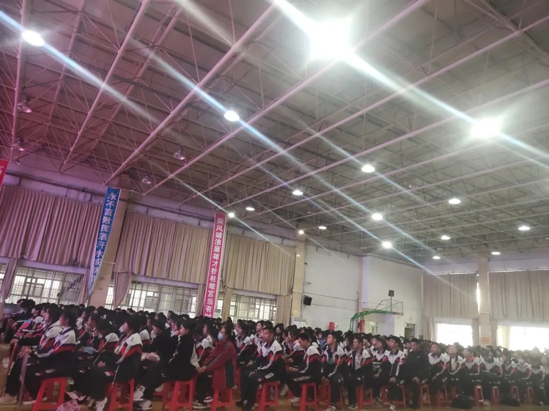 乌兰察布集宁一中举办高考心理辅导讲座,助力考生减压迎考