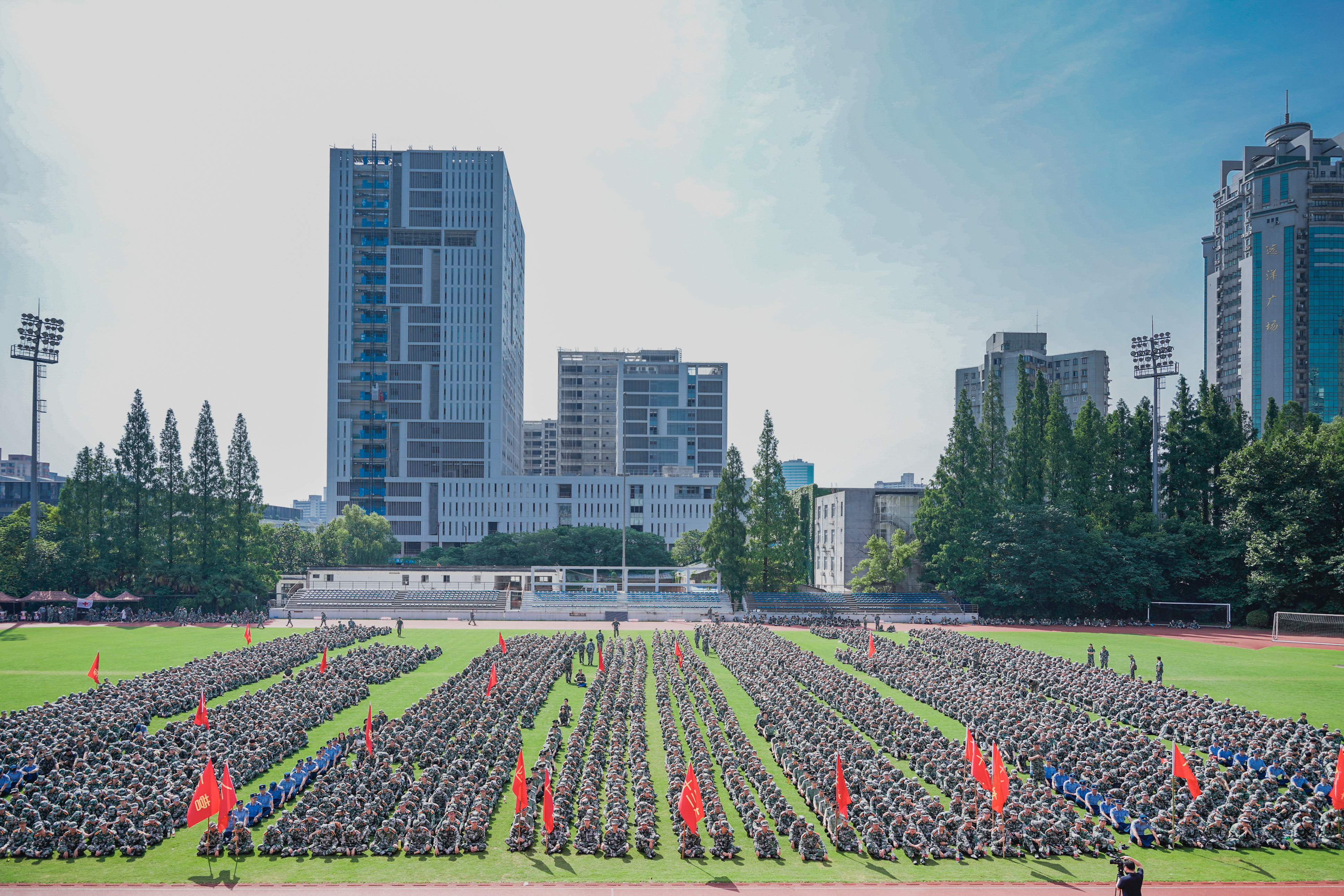 大学军训开始!同济学生7月练意志