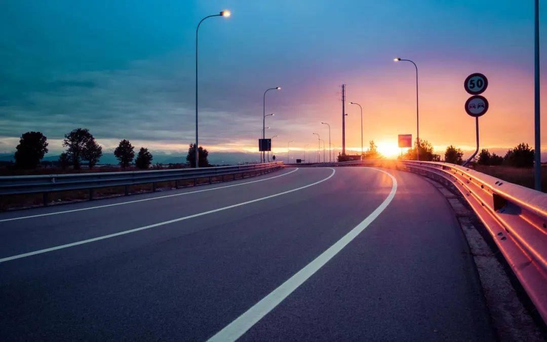 高速事故找公路部门索赔?养护责任新规解读