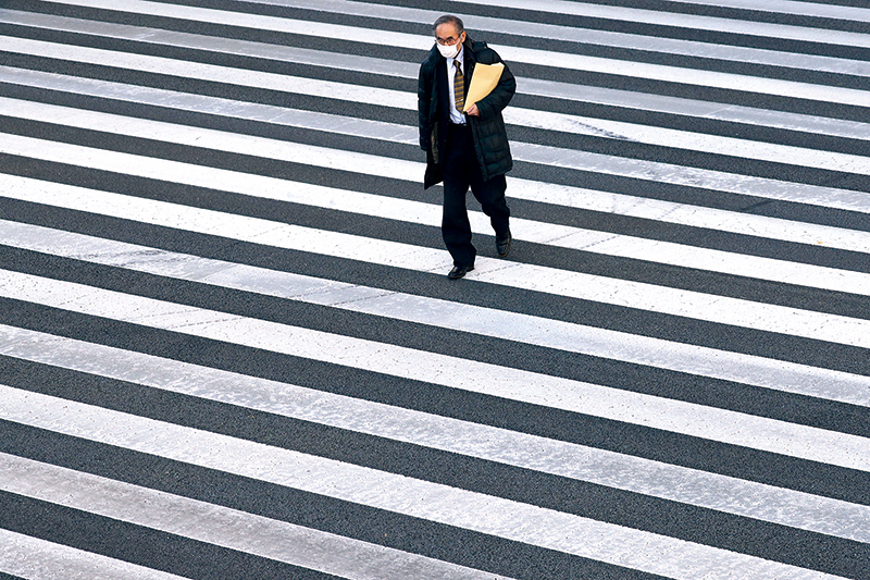 疫情下美欧经济深陷泥潭,中国如何稳住阵脚应对?