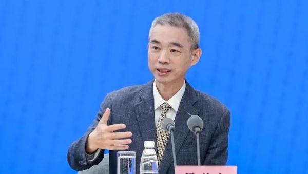 今冬新冠疫情趋势分析：一峰三波及疫情防控三项工作要点