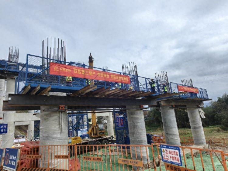 重庆开万梁高速全面复工，为沿线群众出行及经济发展助力