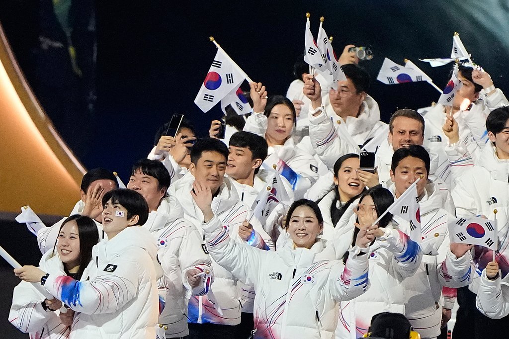 来自世界各地的运动员怀揣着梦想走进赛场。米兰冬奥会的开幕式真是太美了。