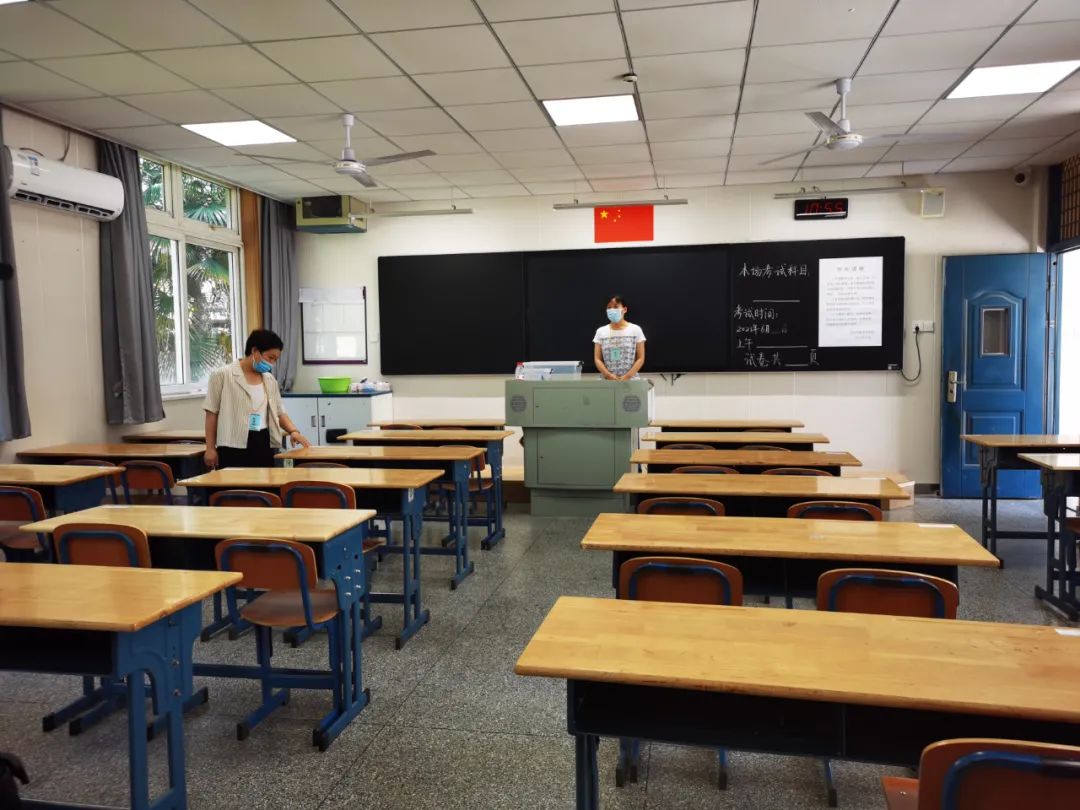 2021 年高考考场啥样?进考场几步走?记者带你提前看
