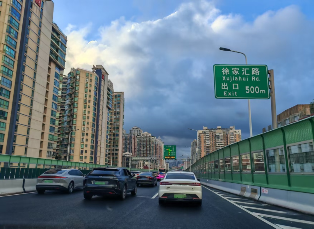 本市四季度快速路与高速公路流量变化及拥堵情况分析