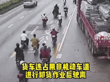 人行道、斑马线、非机动车道,这些违章高发地段千万别乱停车