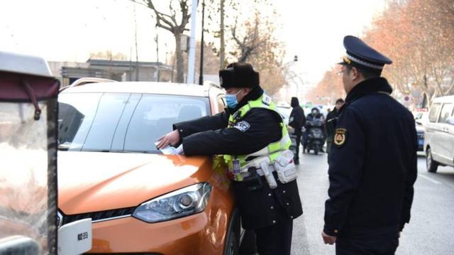 郑州恢复机动车限行,新能源车充电难成焦点,油车车主咋办?