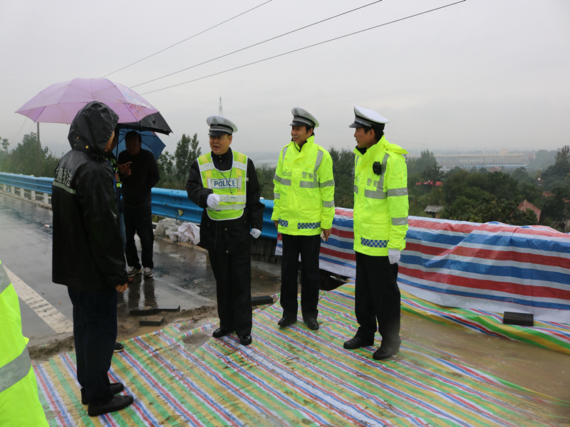 国庆中秋双节期间,三门峡高速交警全员上路保畅通