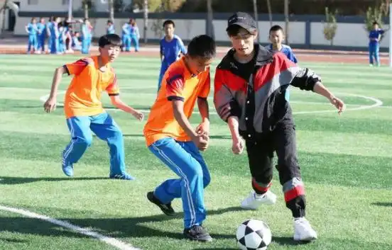 2022年《新体育法》正式宣布,体育成绩将与高考报名挂钩。高考学生需要注意的