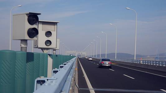 司机必看!各类交通摄像头作用大揭秘,违章情况全知晓