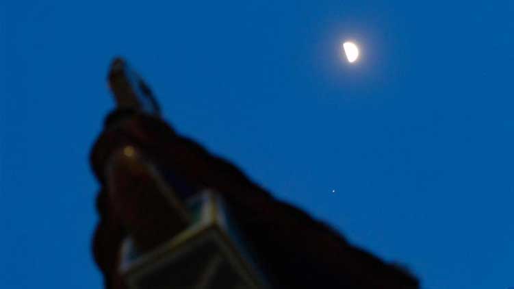 美妆博主称举报占用应急车道有高额奖励,真相究竟如何?